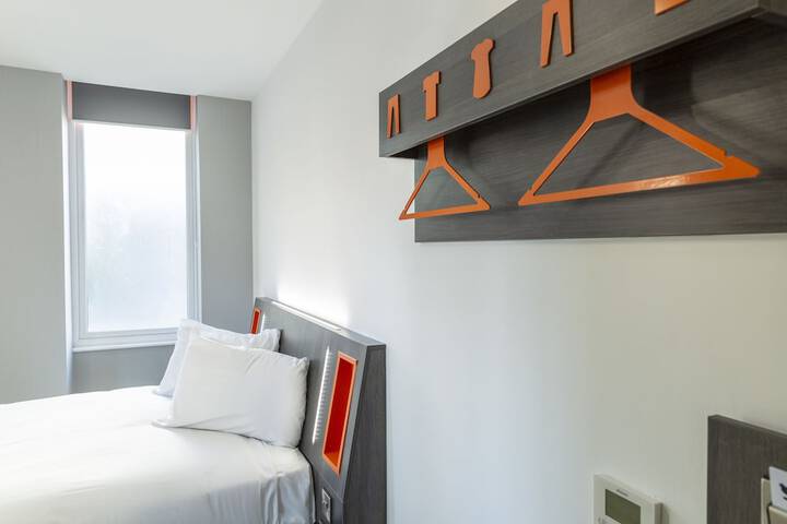 Room 10 of 38