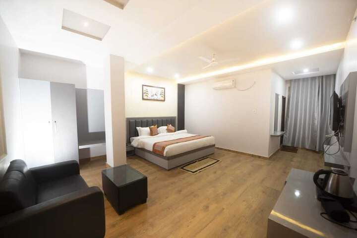 Room 7 of 38
