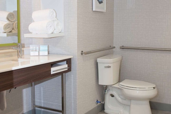 1 King Mobility Accessible with Tub (8 of 19)