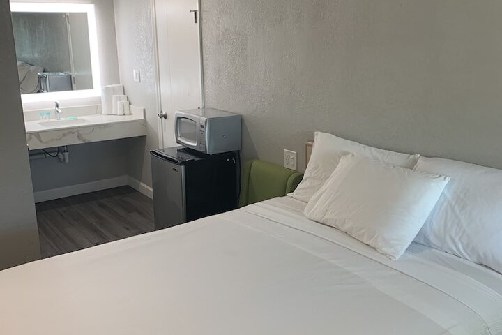 Comfort Single Queen Bed (1 of 7)
