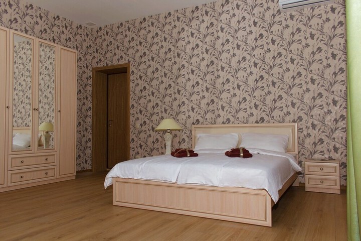 Room 26 of 101