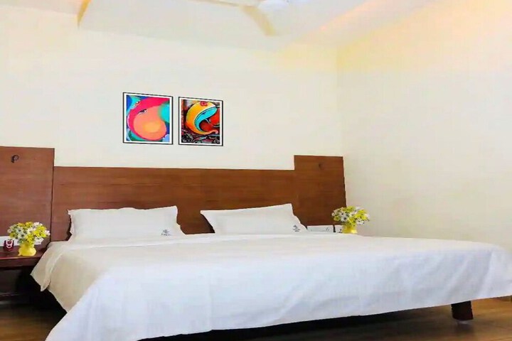 Room 5 of 13