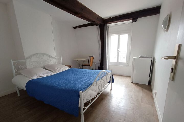 Room 4 of 8
