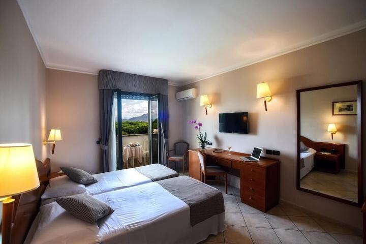 Room 30 of 62