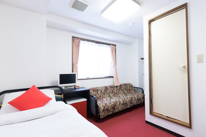 Room 5 of 33