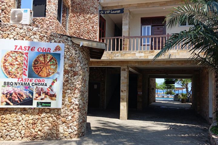 Hotel Exterior 114 of 146