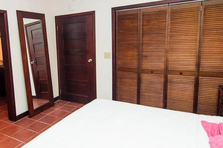 Room 16 of 172