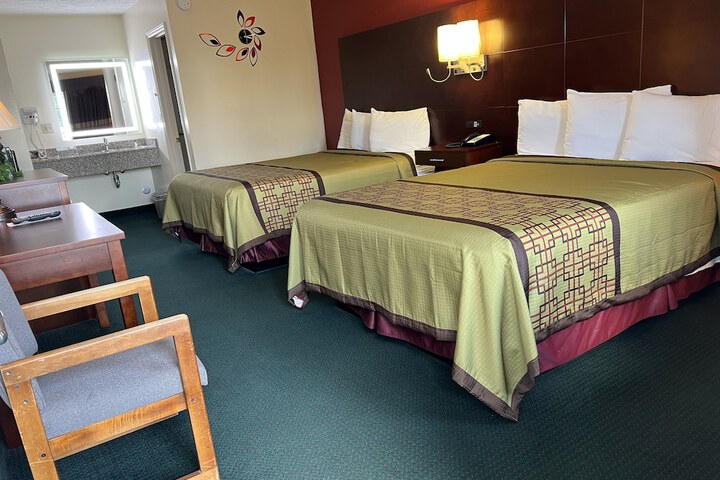 Room 12 of 28