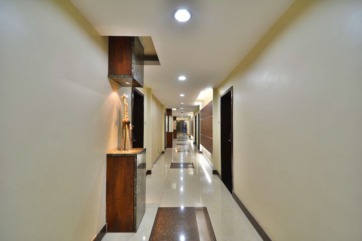 Ballroom/Hall 28 of 36