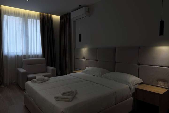 Room 28 of 65