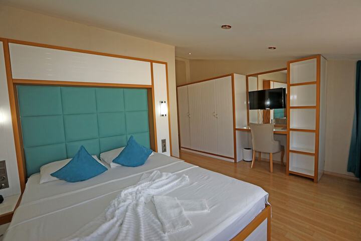 Room 26 of 40