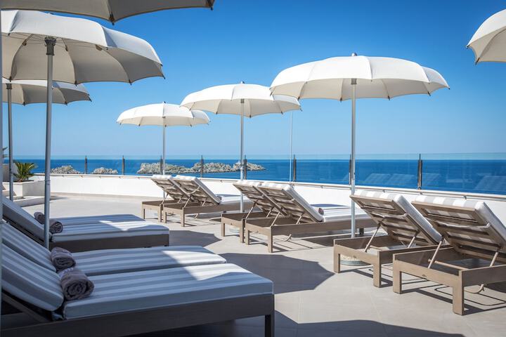 Sundeck 77 of 81