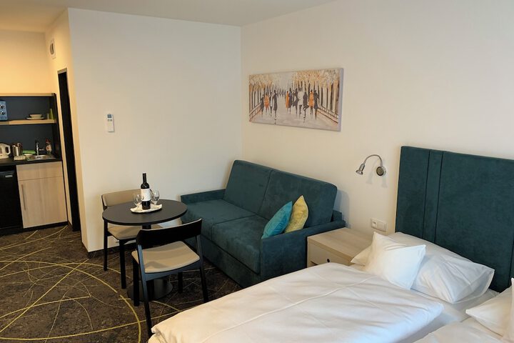Room 16 of 37