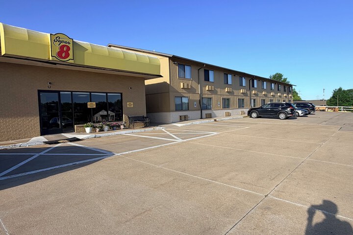 Hotel 85 of 90