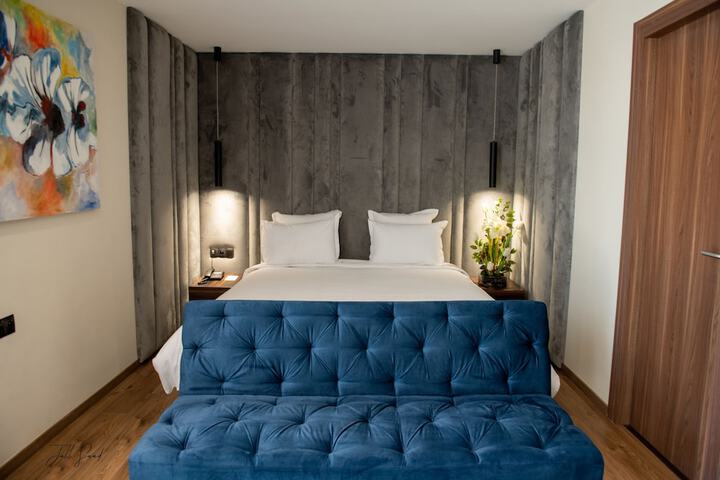 Room 9 of 53