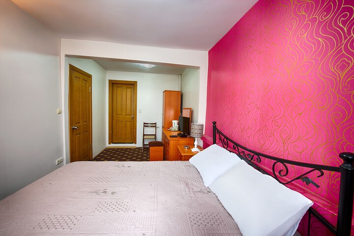 Room 6 of 24