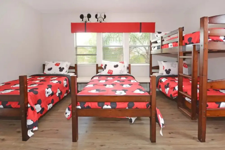 Room 4 of 36