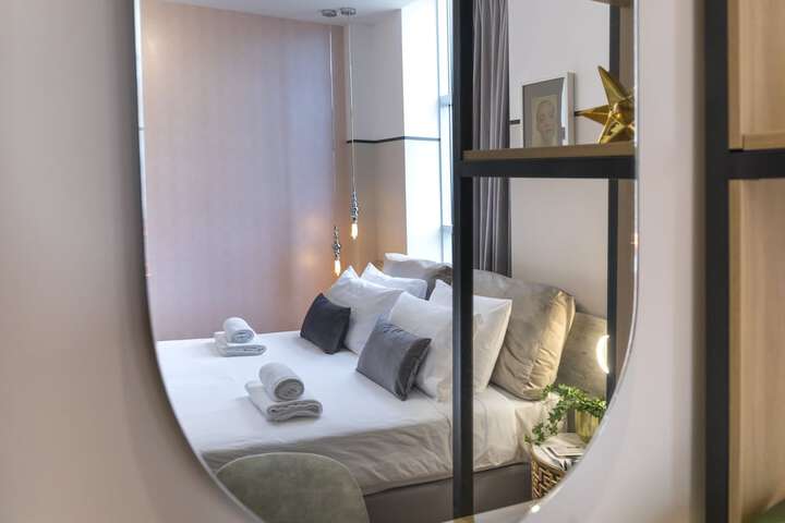 Room 93 of 221