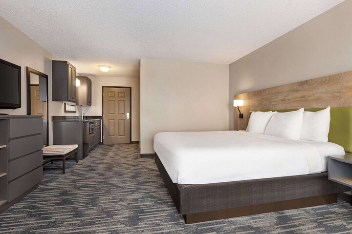 1 King Bed Accessible (8 of 15)