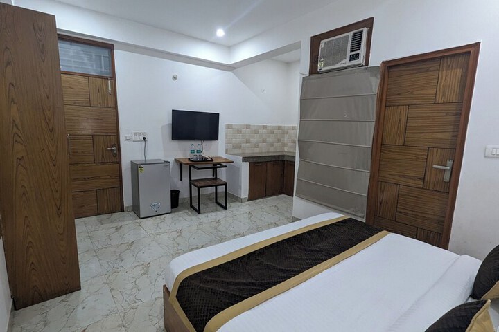 Room 4 of 10
