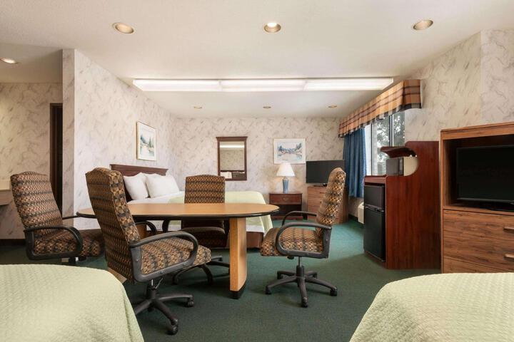 1 King Bed (6 of 12)