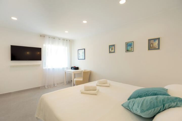 Room 5 of 70