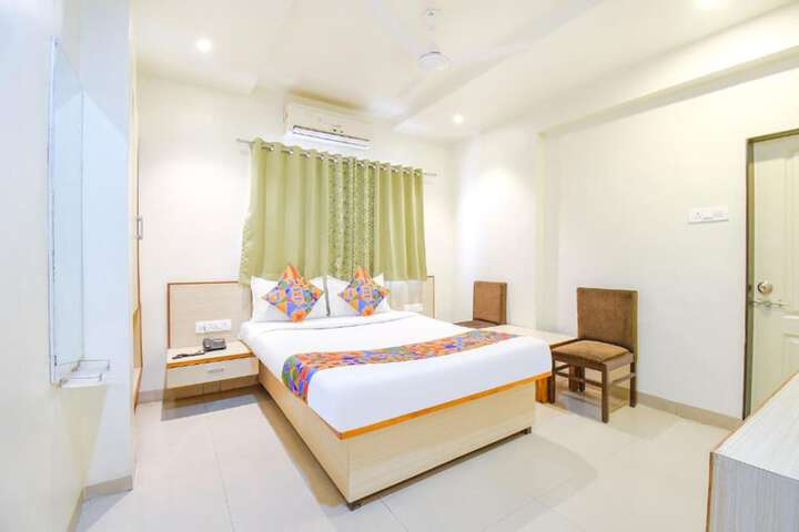 Room 7 of 18