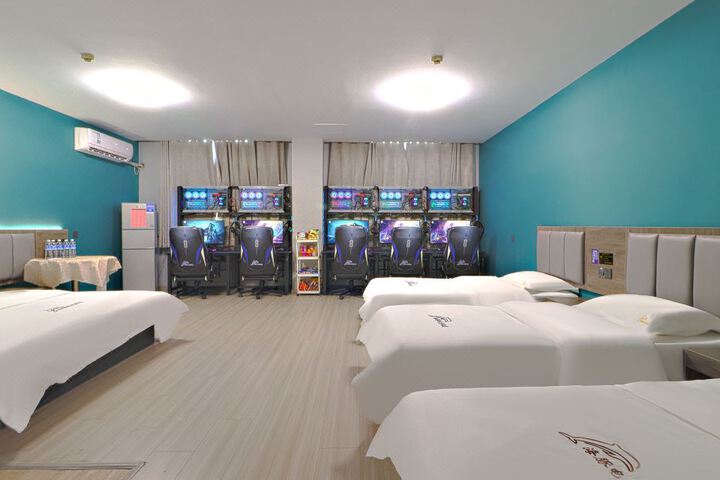 Dolphin e-sports hotel