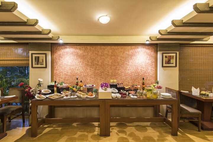 Dining 72 of 94