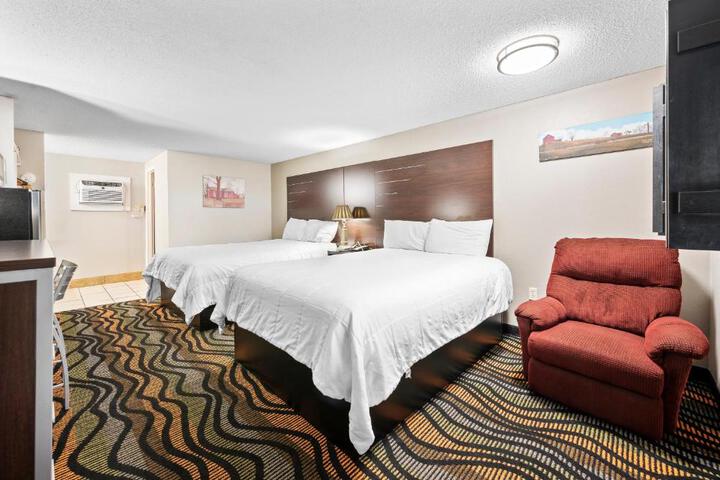 2 Queen Beds (16 of 18)