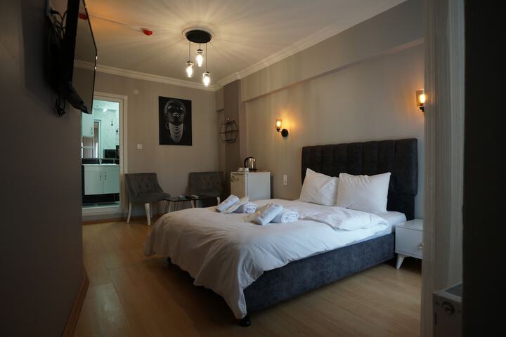 Room 32 of 54