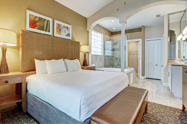 Villa Accessible King Size Bed (3 of 25)