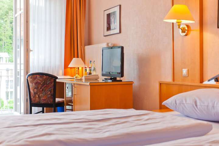 Room 2 of 18
