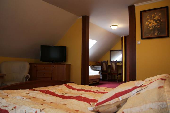 Room 6 of 101