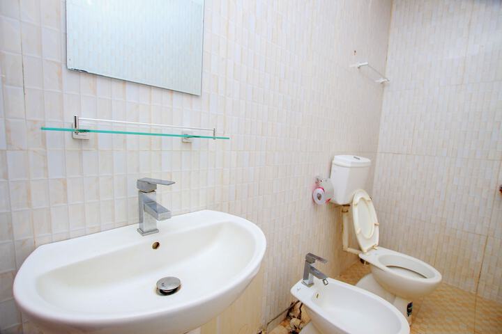 Room 12 of 28
