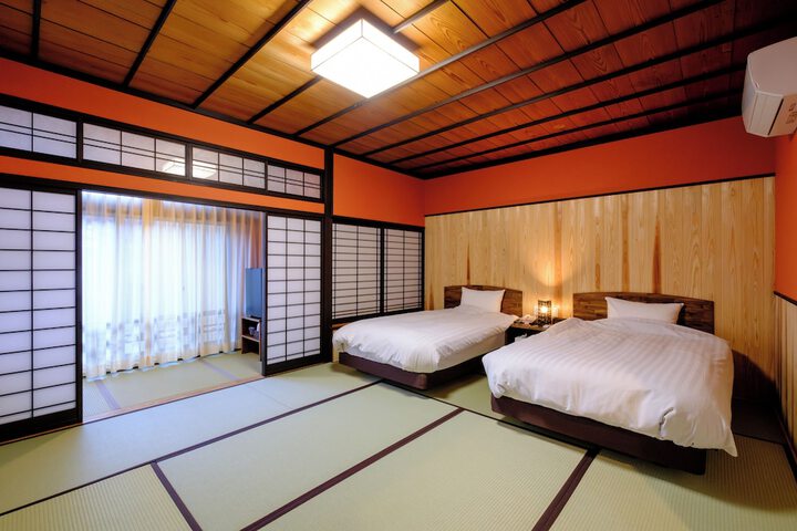 Room 9 of 33