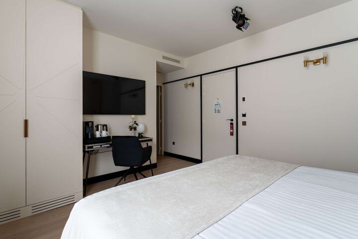 Room 48 of 133