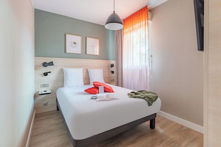 Room 10 of 26