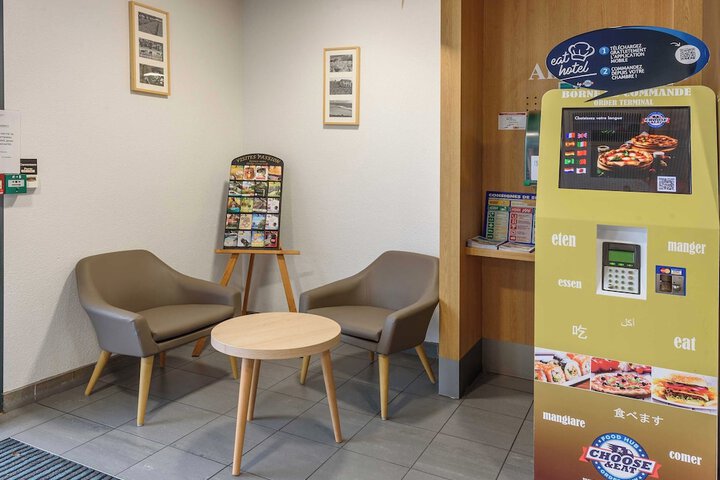 Guest Lobby