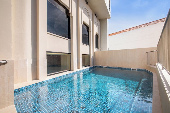 Hotel Pool