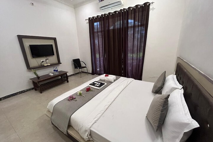 Room 12 of 13