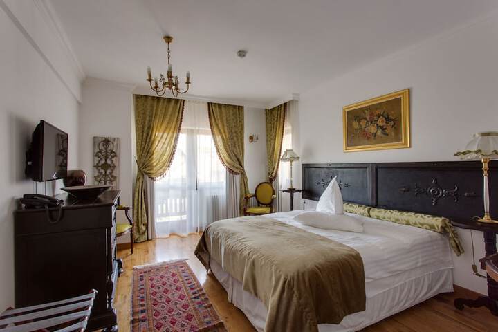 Room 15 of 37