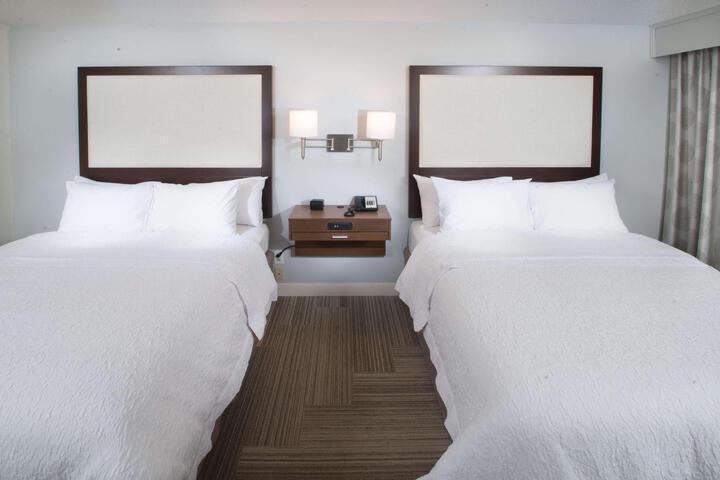 2 Queen Beds (2 of 4)