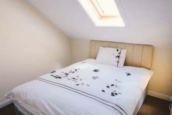 Room 6 of 19