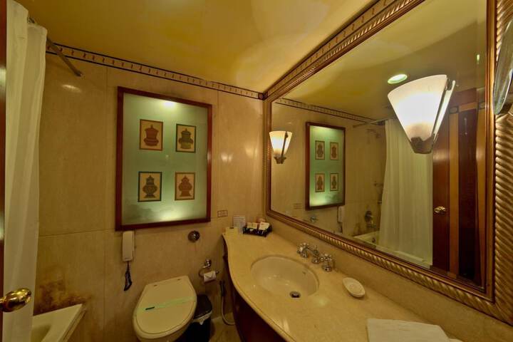 Room 25 of 48