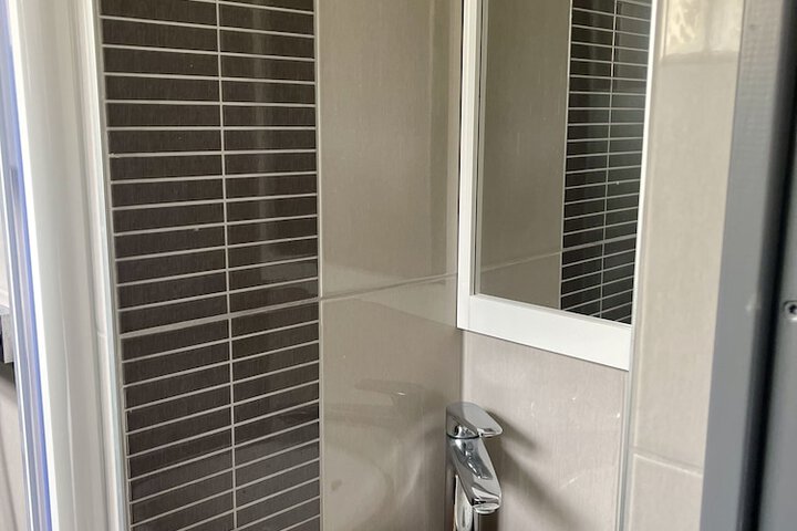 Room 10 of 27