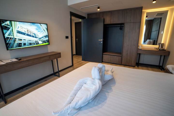 Room 8 of 42
