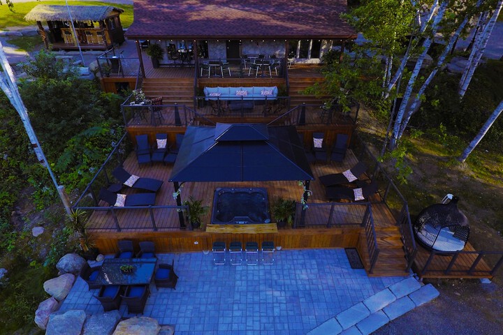 Sundeck 59 of 80