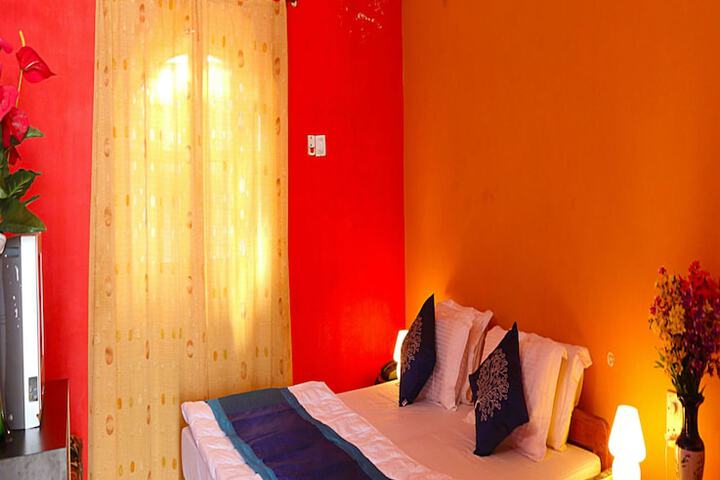 Room 6 of 18