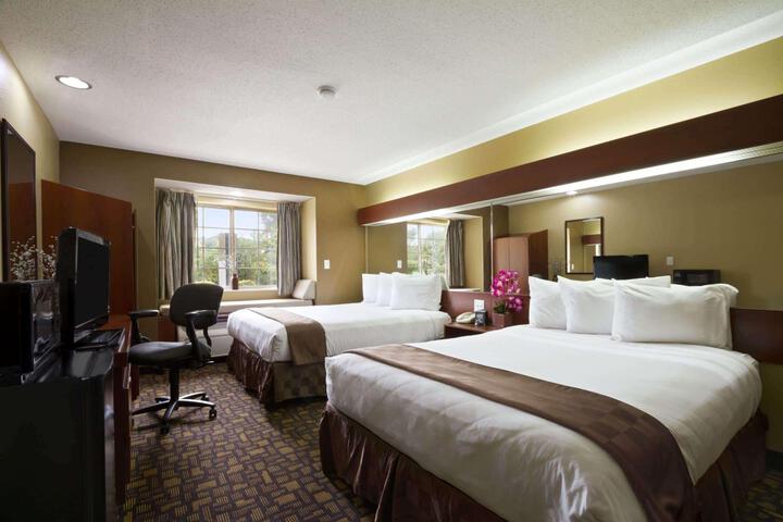 1 Queen Bed (2 of 25)